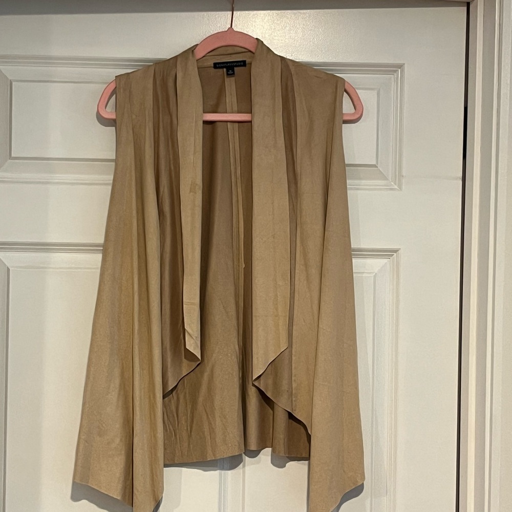 Size medium Signature Studio tan flowy vest